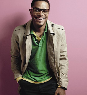 CANDIDS: R&B SINGER MAXWELL in GREENWICH VILLAGE (NEW YORK)
