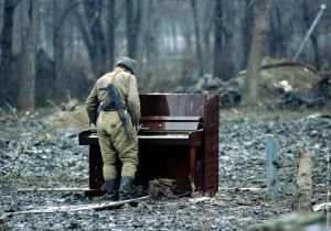 In Grozny Central Park. February 1995. [source]