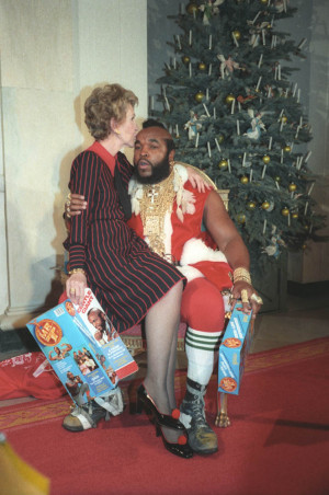 Description NancyReaganMrTChristmas1983.jpg