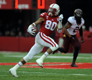 wide receiver kenny bell of the nebraska cornhuskers catches a
