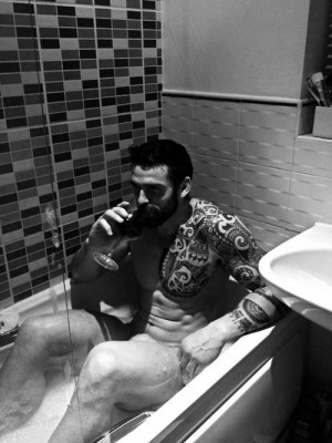 Stuart Reardon, red wine, and a bubble bath. #sexiestmanalive # ...