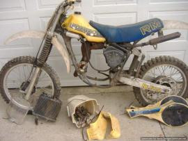 1982 Suzuki RM 125 Dirtbike with no engine