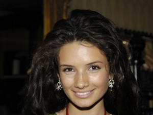 Alice Greczyn Thewallpapers