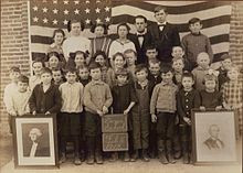 1915 class at the Geyer School of Geyer , Ohio