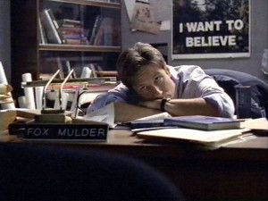 ... to a poster that hung above Fox Mulder’s desk in The X-Files
