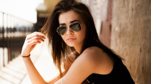 Girl with aviator sunglasses Wallpaper