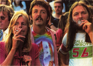 This photo of Paul & Linda McCartney with David Gilmour taken in 1976 ...