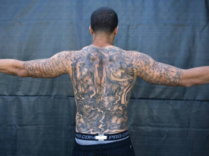 Colin Kaepernick shows off his tattoos to Michael Short in a special ...