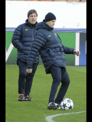 Tito Vilanova en plein entraînement sous les yeux de son adjoint ...