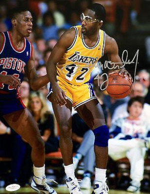 gt James Worthy gt Autographed James Worthy Picture 11x14 JSA G48613