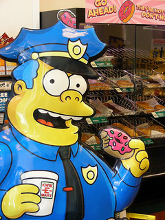 cop+eating+doughnut+police+policeman.jpg