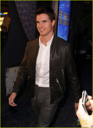 Robbie Amell And Italia Ricci
