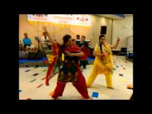 Bhangra by Punjabi Mutiyaaran.Dancers:Tall green and red suit: Simran ...