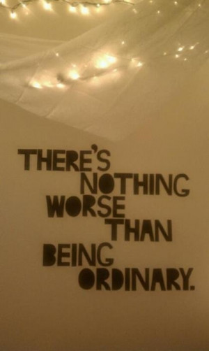 dorm wall, quotes and christmas lights