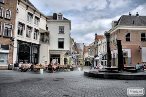 Description Mona Sutphen...