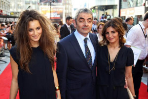 Rowan Atkinson (Mr. Bean) with his wife & daughter. http://t.co ...