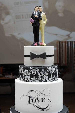 Love this wedding cake and cake toppers http://media.kgw.com/images ...