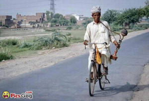 Hookah Smoking Like A Boss Pakistan Funny Photo Of Oldman To Smile You ...