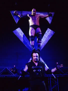 Undertaker, como Ministry of Darkness, en la crucificcion de Steve ...
