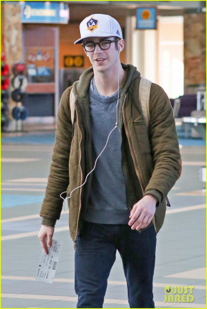 Stephen Amell and Robbie Amell