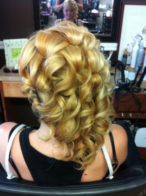 Pretty prom hair by Vicki Guité
