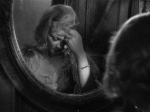 Leigh as Blanche DuBois in the 1951 movie 