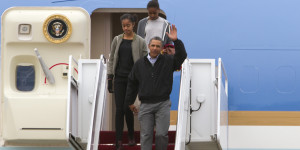Obama And His Daughters Return From Their Hawaiian Vacation, Without ...