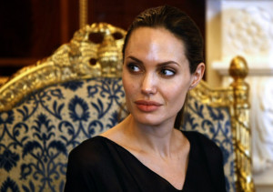 Angelina Jolie hat mit ihrem Schritt, sich Brustgewebe entfernen zu ...