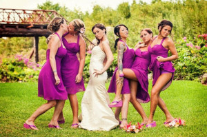funny wtf wedding photo bridesmaid kiss