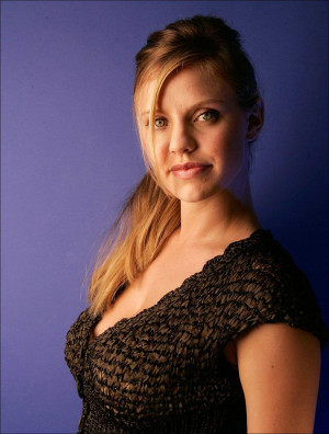 Kelli Garner Pictures