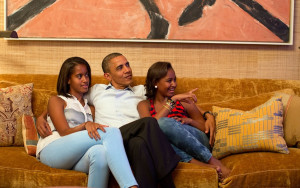 PHOTO: Obama And His Daughters Watch Michelle Obama's Speech