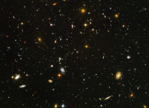 ハッブル宇宙望遠鏡による最深宇宙の銀河群