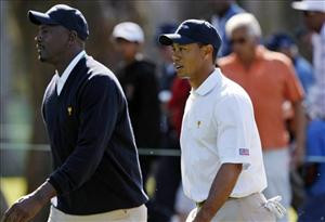 Tiger Woods, right, walks with Michael Jordan during a practice round ...