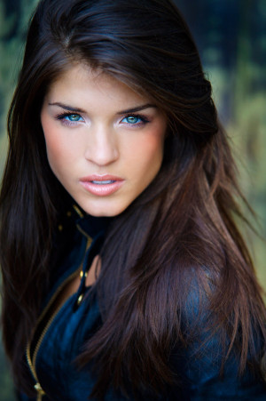 Marie Avgeropoulos Pictures