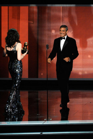 Julianna-presenting-George-Clooney-at-the-Emmys-julianna-margulies ...
