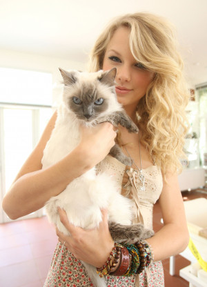 Taylor Swift’s Evil Pussy