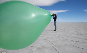 Salt flats: This balloon appears far larger than life, thanks to the ...