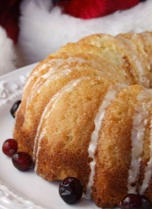 Overnight Eggnog Coffee Cake with Nog Glaze #recipe