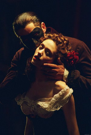 emmy rossum phantom of the opera kiss