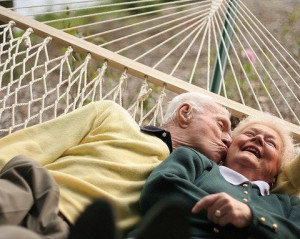casal idoso, couple, cute, hammock, love, old, sempre