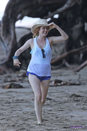 Thread: Isla Fisher Swimsuit pics enjoying with family at Hawaiin ...