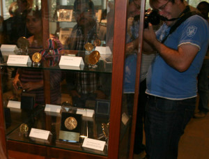 Henry Taube 39 s Nobel medal is shown bottom centre of display cabinet
