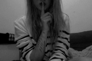 ... hipster indie Grunge Black & White skull cutting emo veins emo cutting