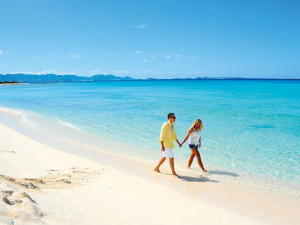 couple-holding-hands-on-beach-in-Anguilla-820x615.jpg