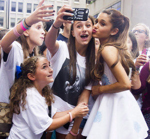 Ariana Grande Selfie With Fan