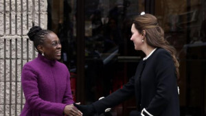 Kate, Duchess of Cambridge, is greeted by Chirlane McCray, left, wife ...