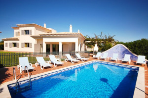 ... TO 50% OFF! IMPRESSIVE VILLA WITH GATED POOL, AIR CON, WI-FI AND