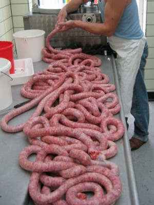... .com/wp-content/uploads/2012/11/making_sausage_3.jpg