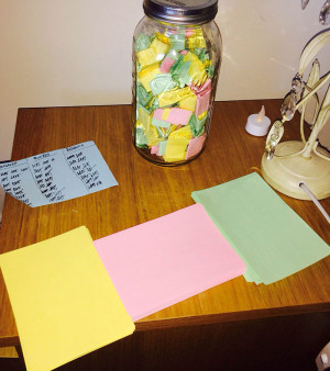 Perfect Boyfriend Puts 365 Love Notes In A Jar For His Girlfriend To ...