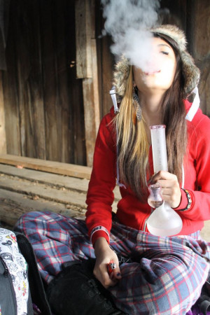 Stoner Girls Smoking Weed Photo Collection #2 (Gallery)